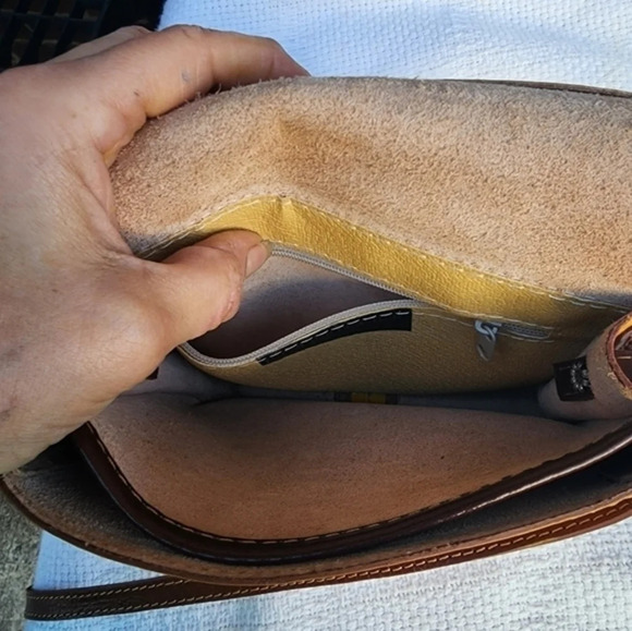 Vera Pelle Mustard Leather Crossbody‎ - Picture 9 of 13